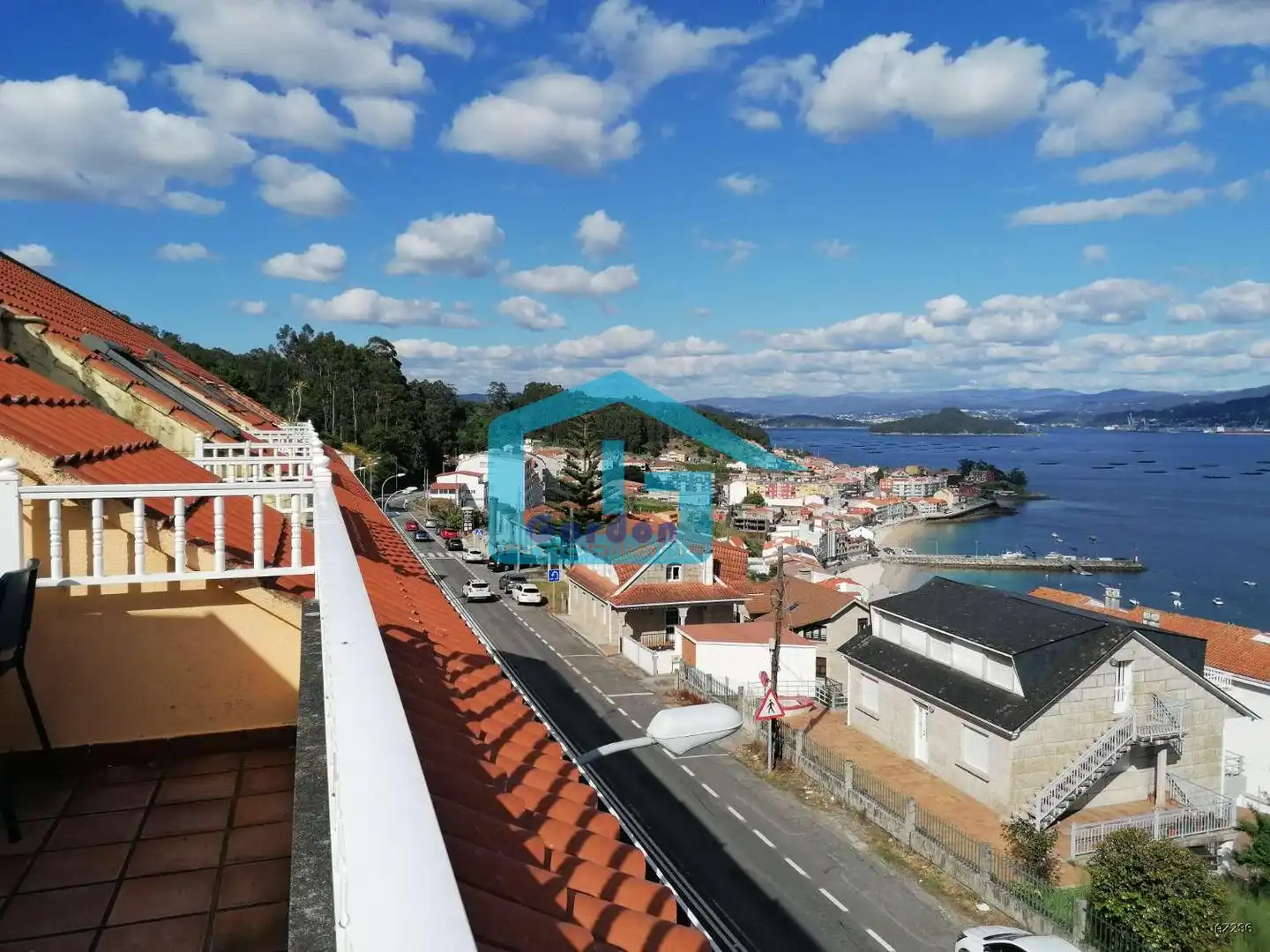 Vista exterior de Ático en venta en Sanxenxo con Calefacción, Terraza y Amueblado