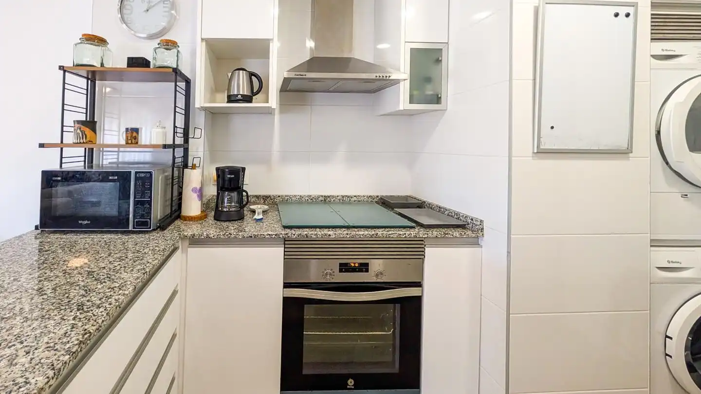 Küche von Wohnung zum Verkauf in Santa Pola mit Klimaanlage, Terrasse und Möbliert