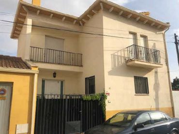 Casa aparellada en venda a C/ Perchel