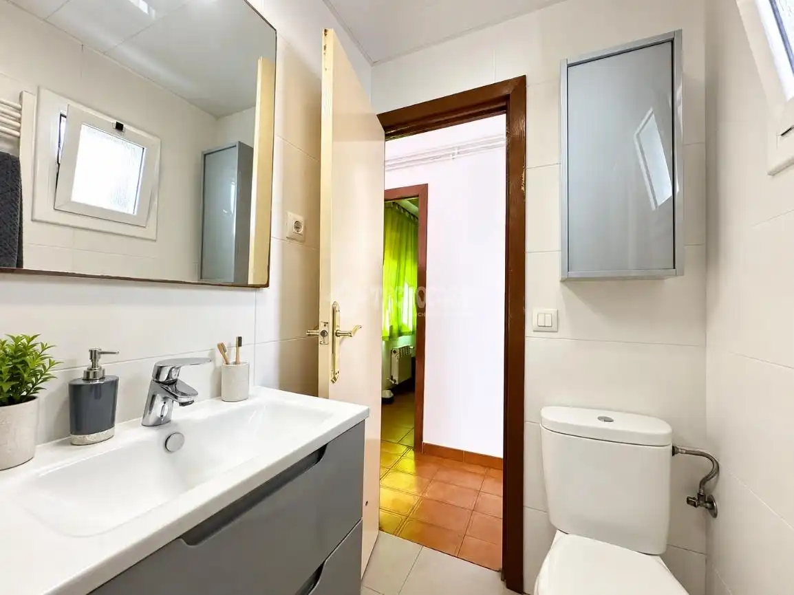 Baño de Piso en venta en L'Hospitalet de Llobregat con Aire acondicionado y Terraza