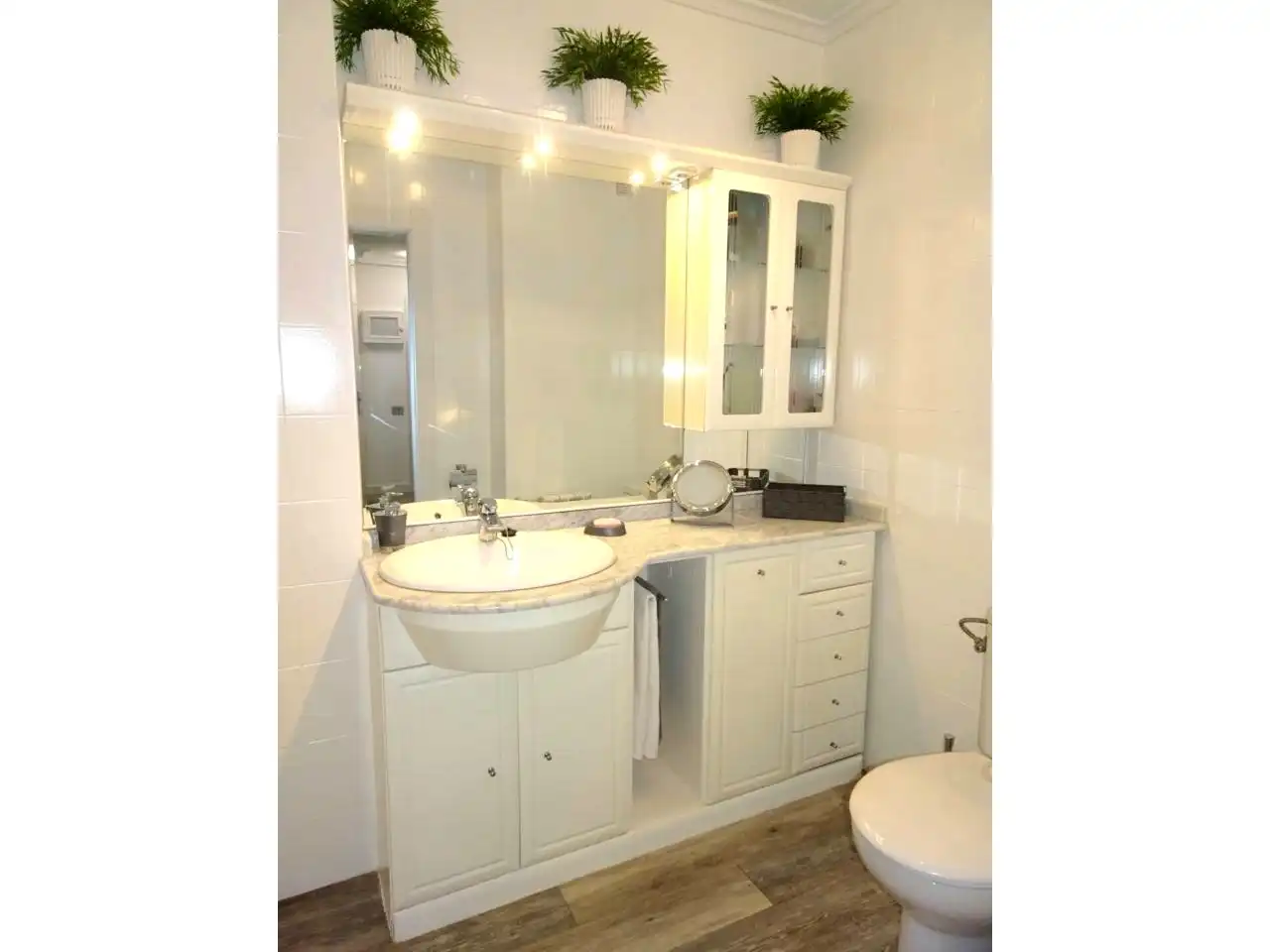 Bathroom of Flat for rent in Gijón   with Heating, Parquet flooring and Furnished