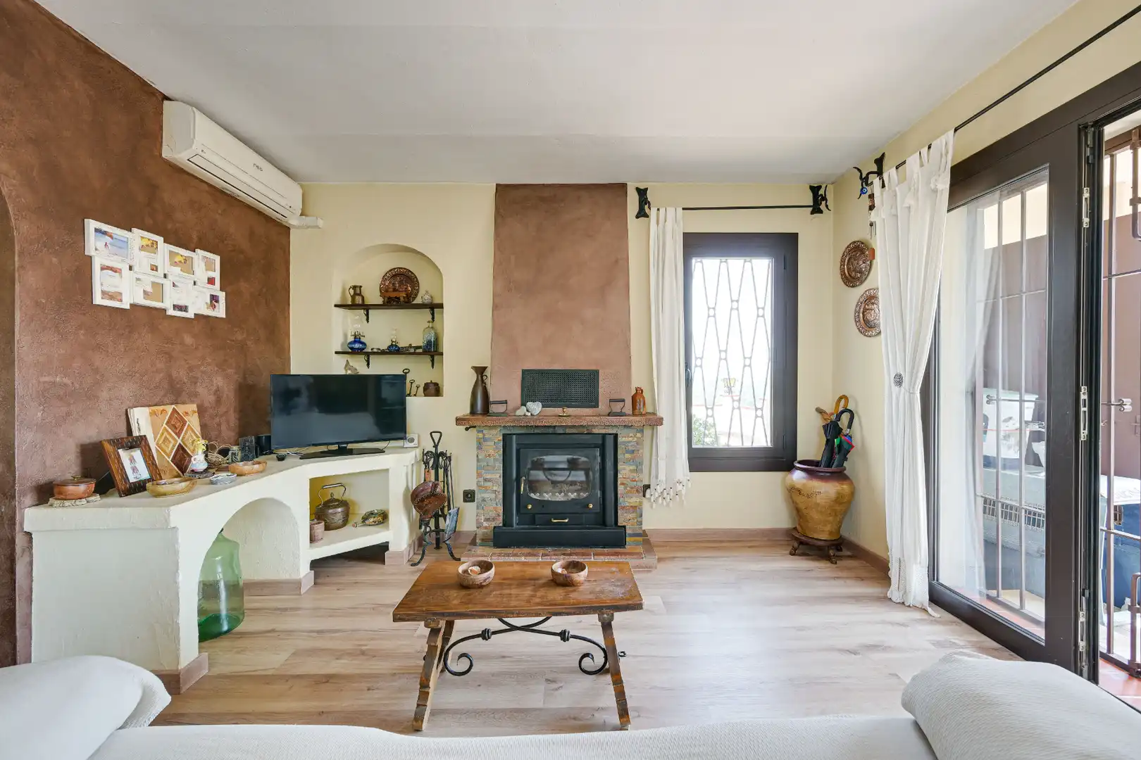 Sala d'estar de Casa o xalet en venda en Vall-llobrega amb Aire condicionat, Calefacció i Jardí privat