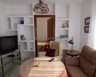 Sala d'estar de Apartament de lloguer en Ronda amb Terrassa i Balcó