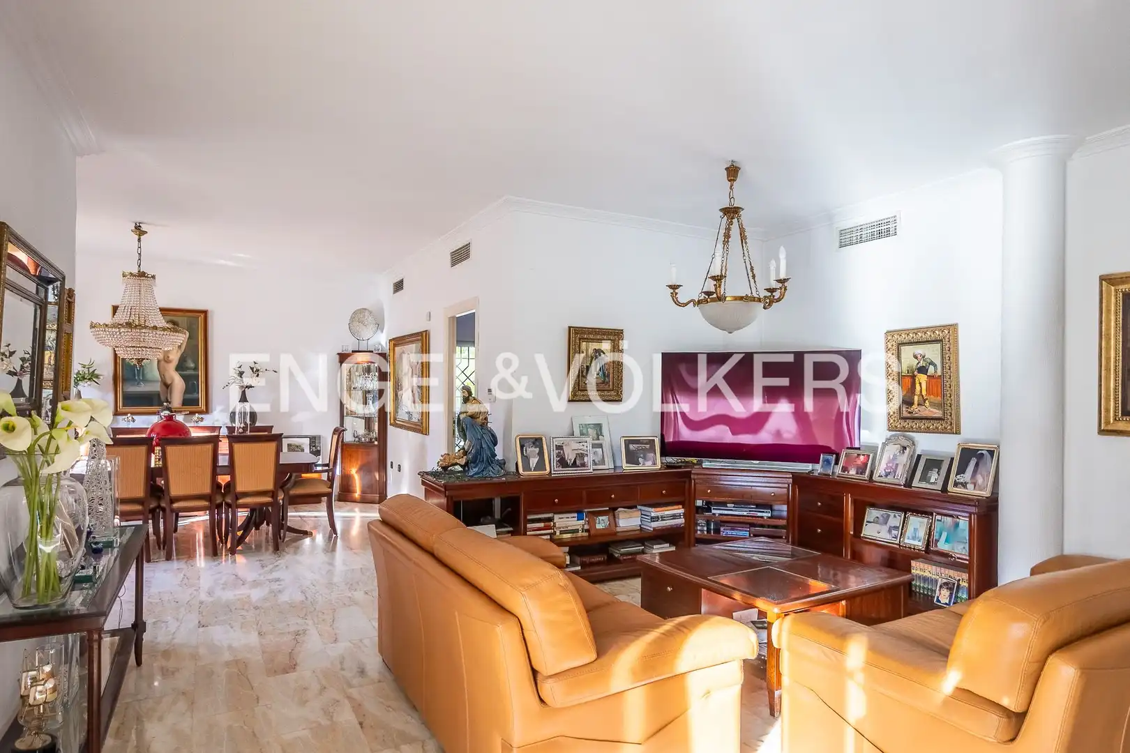 Sala de estar de Casa o chalet en venta en Mairena del Aljarafe con Aire acondicionado, Calefacción y Jardín privado