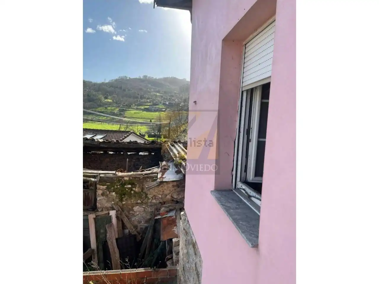 Vista exterior de Casa o xalet en venda en Oviedo  amb Terrassa