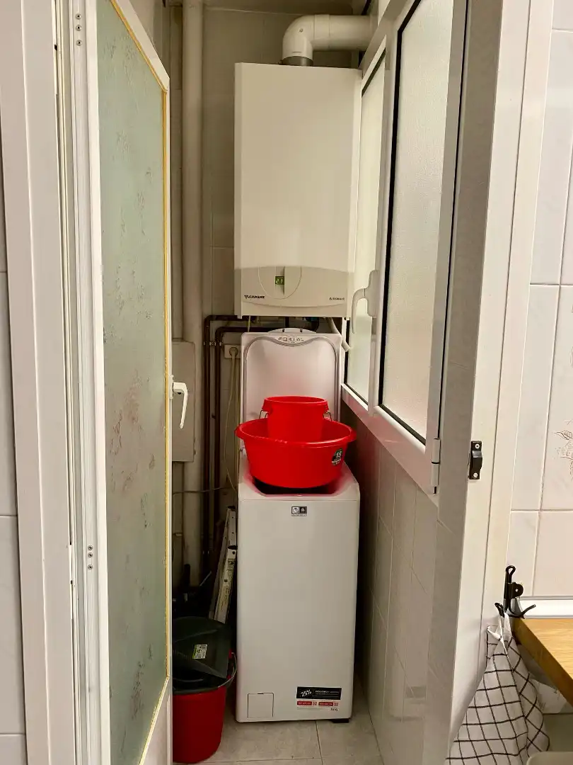 Bany de Pis de lloguer en Cornellà de Llobregat amb Moblat, Forn i Rentadora