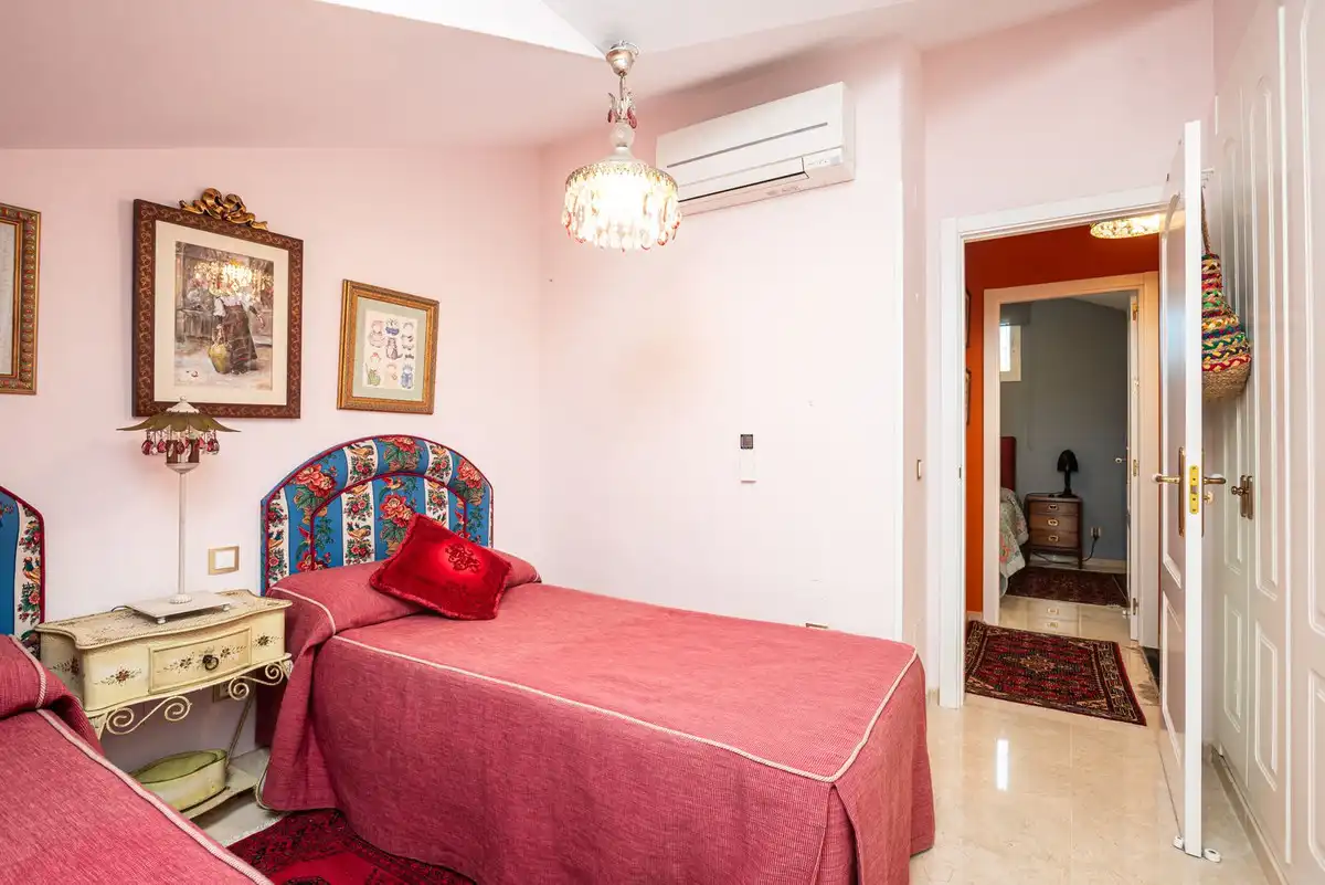 Dormitori de Àtic en venda en Marbella amb Aire condicionat, Terrassa i Moblat