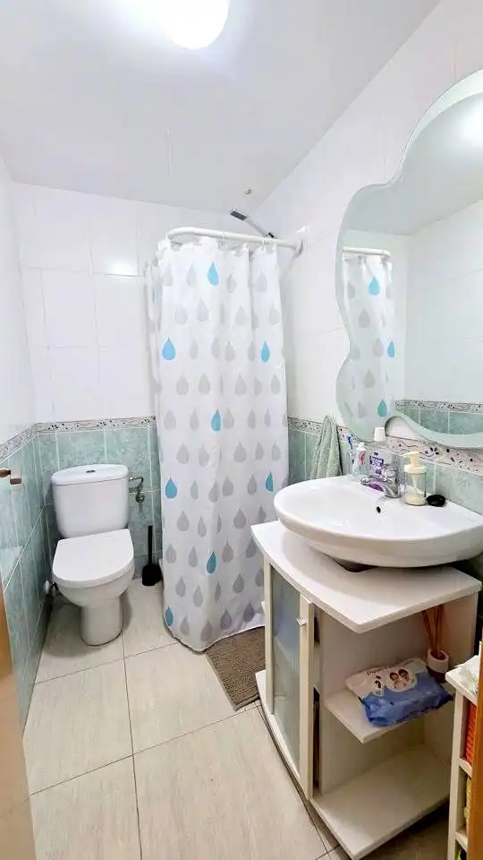 Baño de Apartamento de alquiler en Gandia con Aire acondicionado, Terraza y Piscina comunitaria