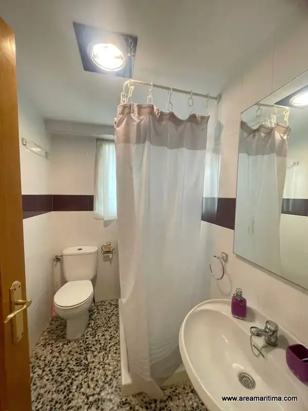 Baño de Piso en venta en Valencia con Amueblado, Horno y Lavadora