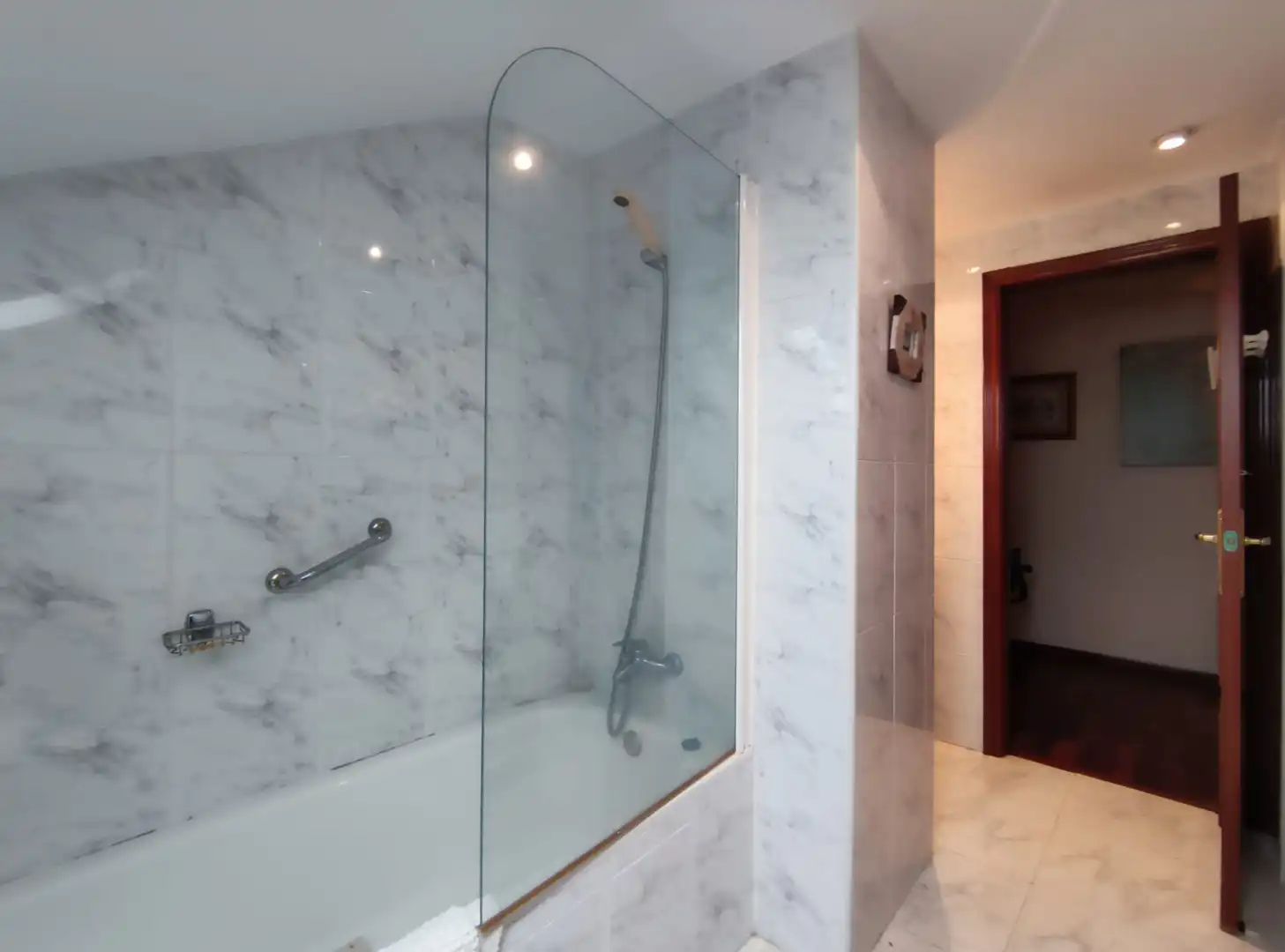 Baño de Apartamento en venta en Ezcaray con Calefacción, Terraza y Trastero