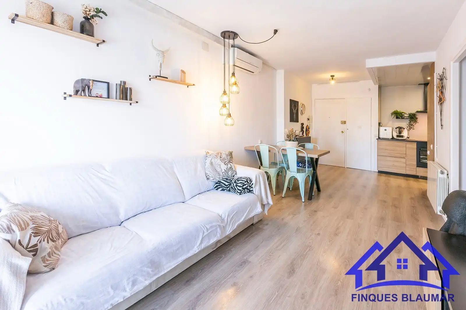 Living room of Flat for sale in Arenys de Mar  with Air Conditioner, Heating and Terrace