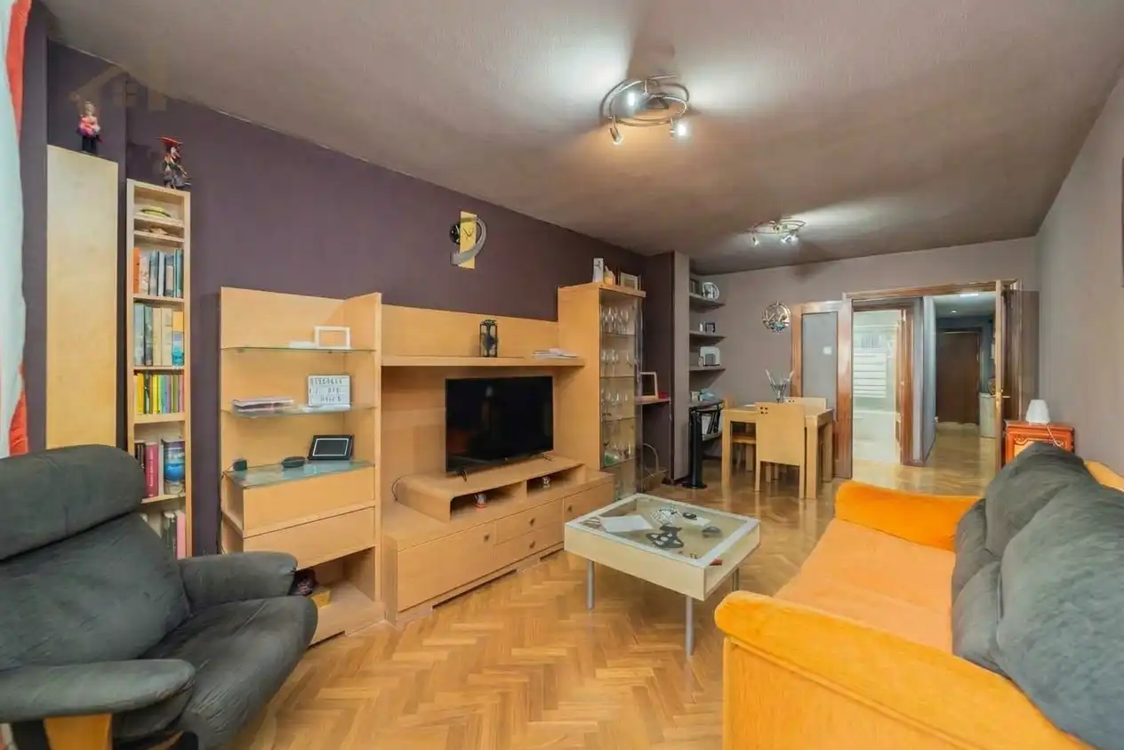 Piso con ascensor en venta en Paseo Rías Bajas, imagen 2