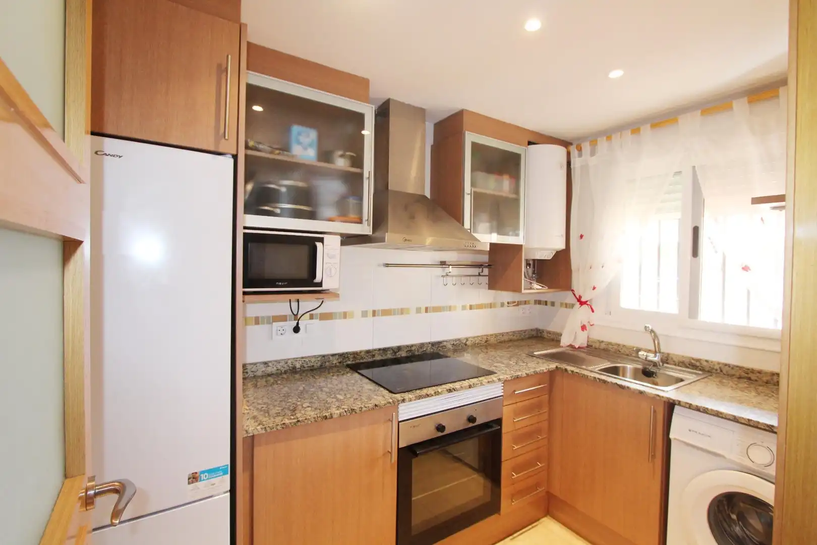Cuina de Apartament de lloguer en Cabanes amb Piscina comunitària