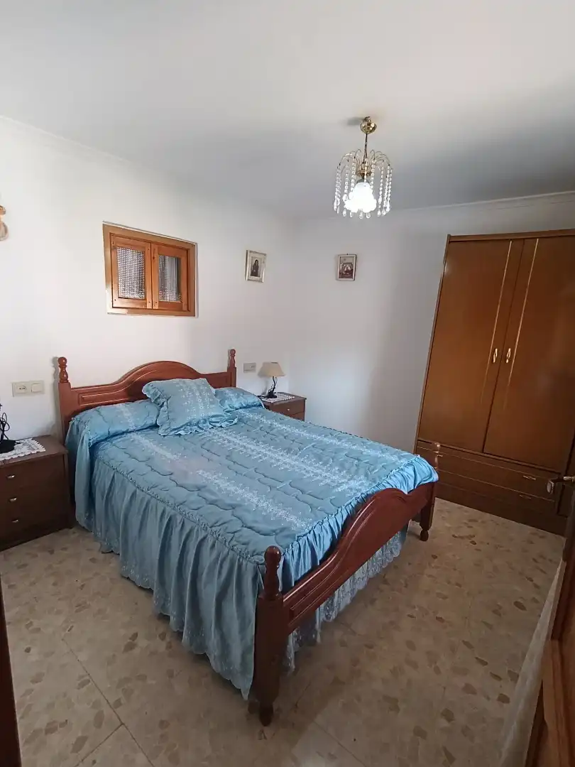 Dormitori de Casa adosada en venda en Iznájar amb Aire condicionat, Terrassa i Moblat