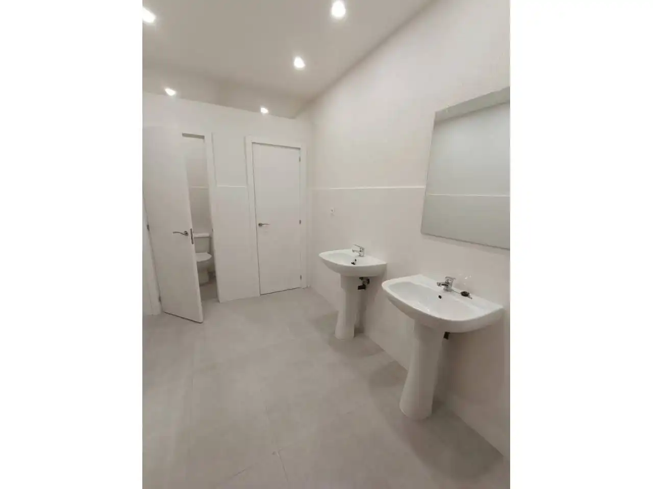 Bathroom of Industrial buildings for rent in Leganés