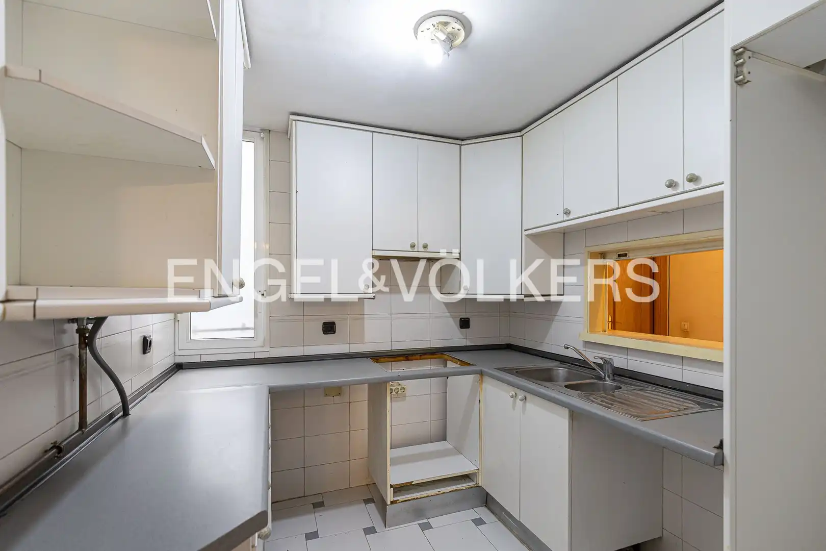 Kitchen of Flat for sale in Madrid  with Air Conditioner, Heating and Parquet flooring