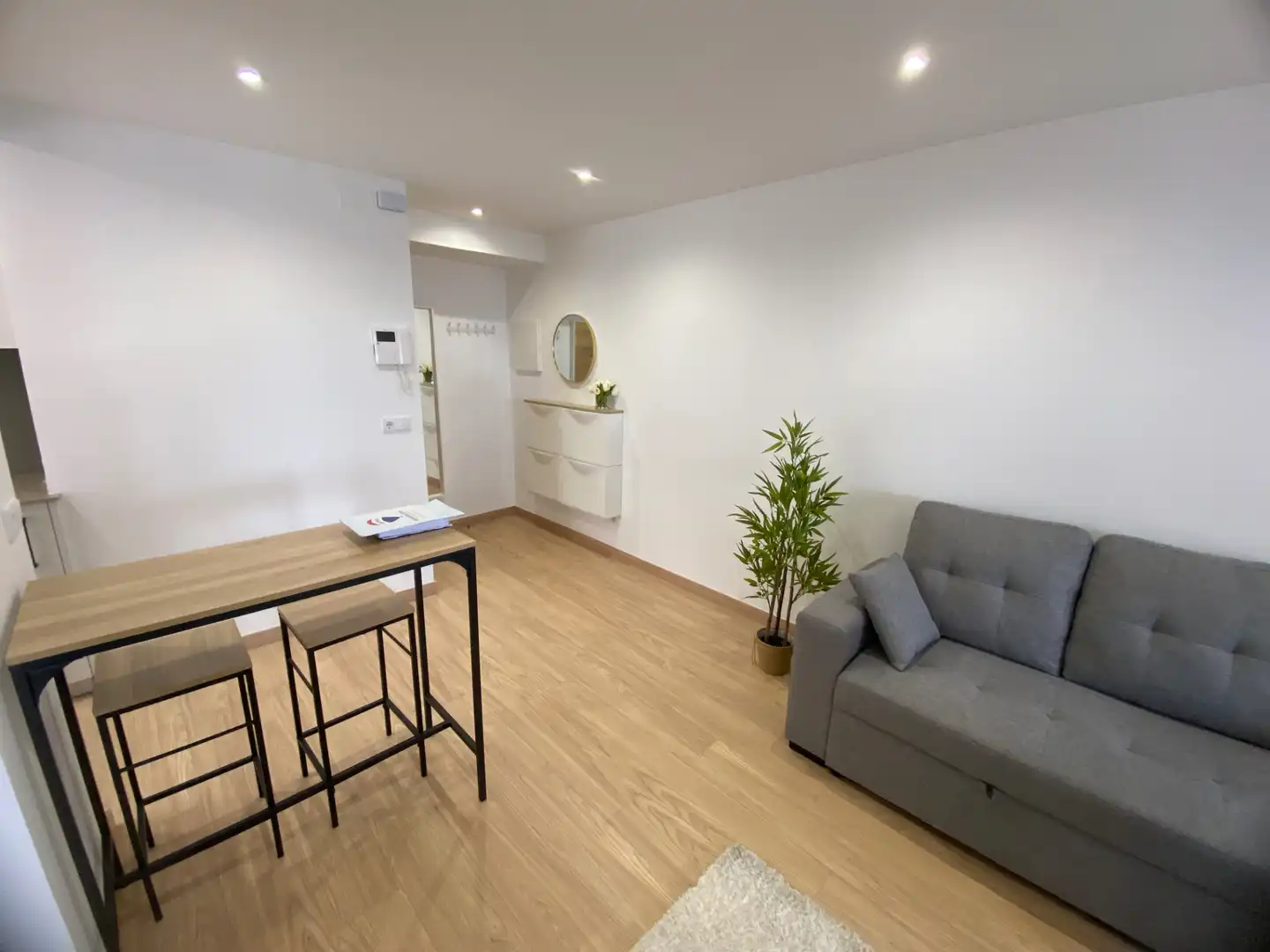 Living room of Flat for sale in Vigo   with Heating, Storage room and Furnished
