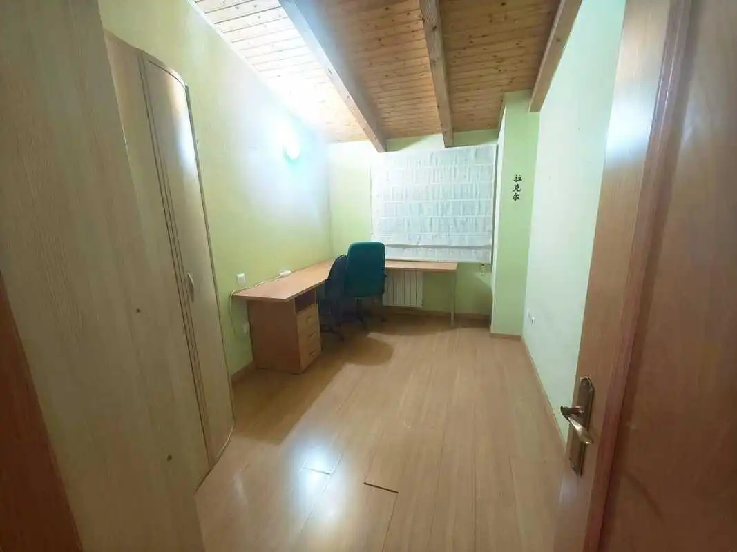 Habitación de Casa adosada en venta en Paracuellos de Jiloca con Aire acondicionado, Calefacción y Jardín privado