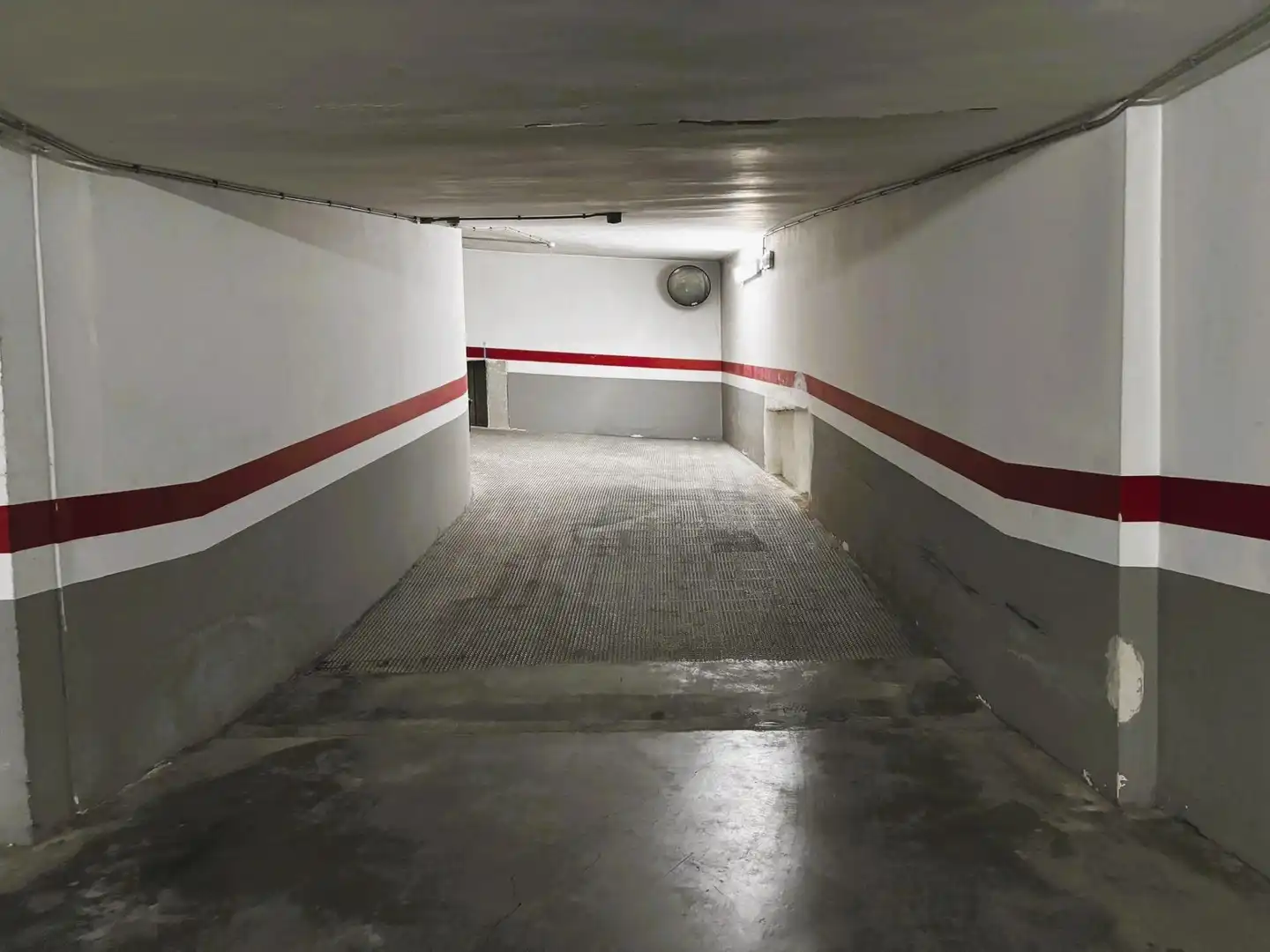 Parkplatz von Garage zur Miete in Requena