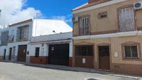 Vista exterior de Casa o xalet en venda en Olivares amb Terrassa