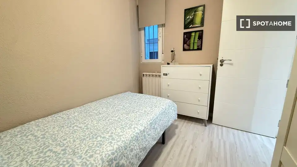 Bedroom of Flat for rent in Madrid  with Air Conditioner, Heating and Furnished