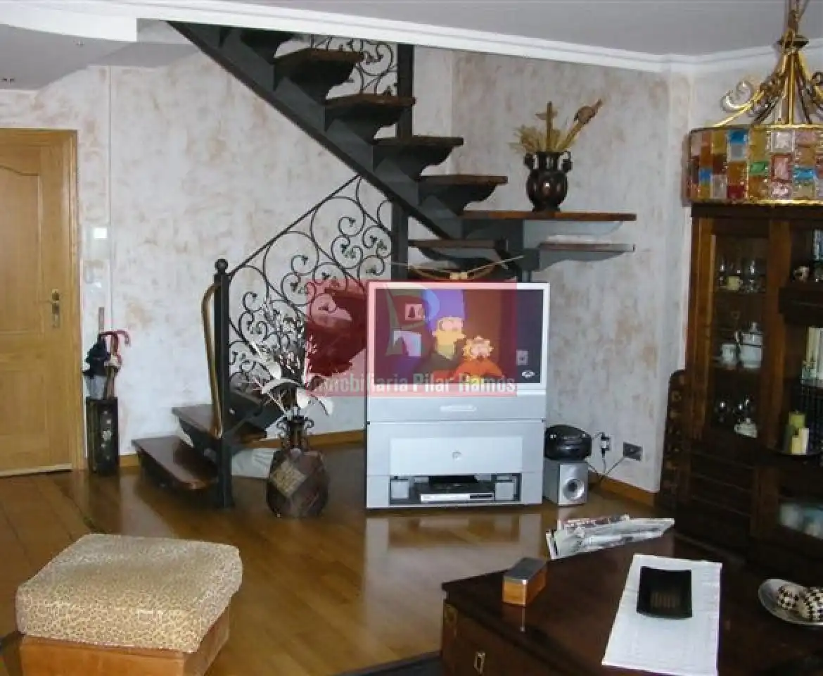 Sala de estar de Dúplex en venta en Valencia de Don Juan con Parquet, Terraza y Trastero