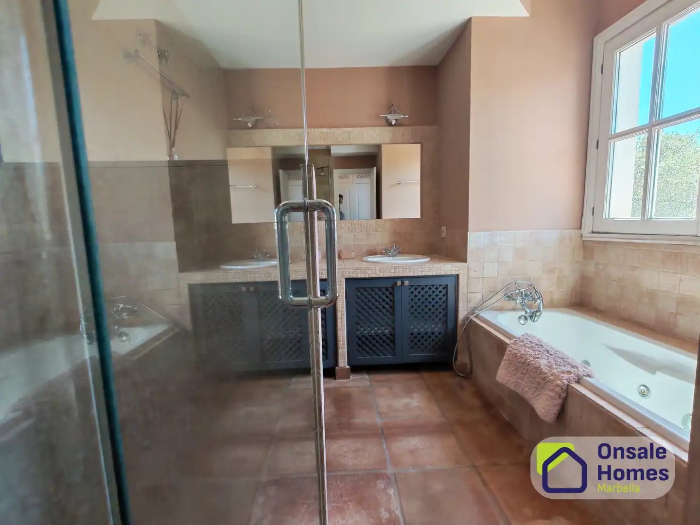 Bathroom of Houses for rent in Marbella  with Air Conditioner, Private garden and Terrace
