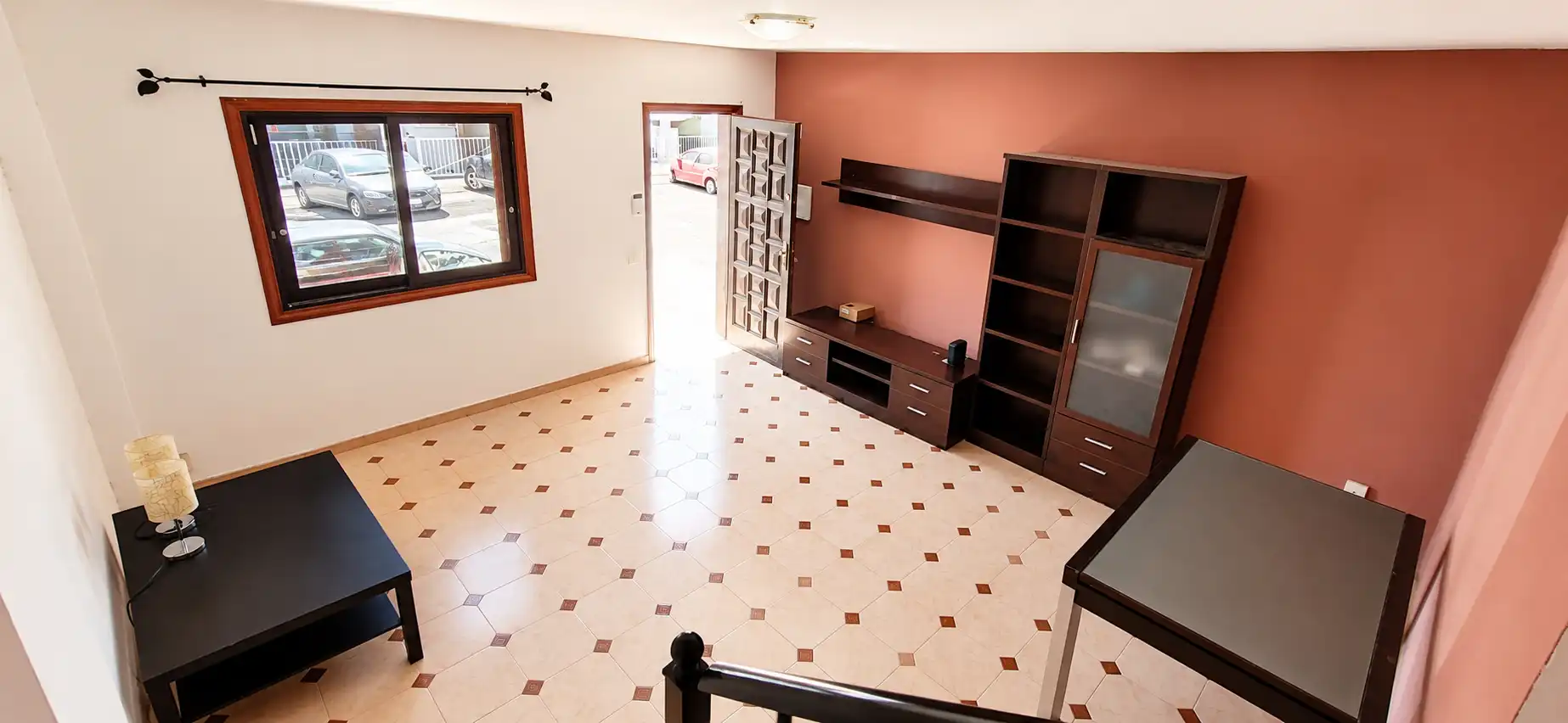 Sala d'estar de Casa adosada en venda en San Cristóbal de la Laguna amb Balcó i Alarma
