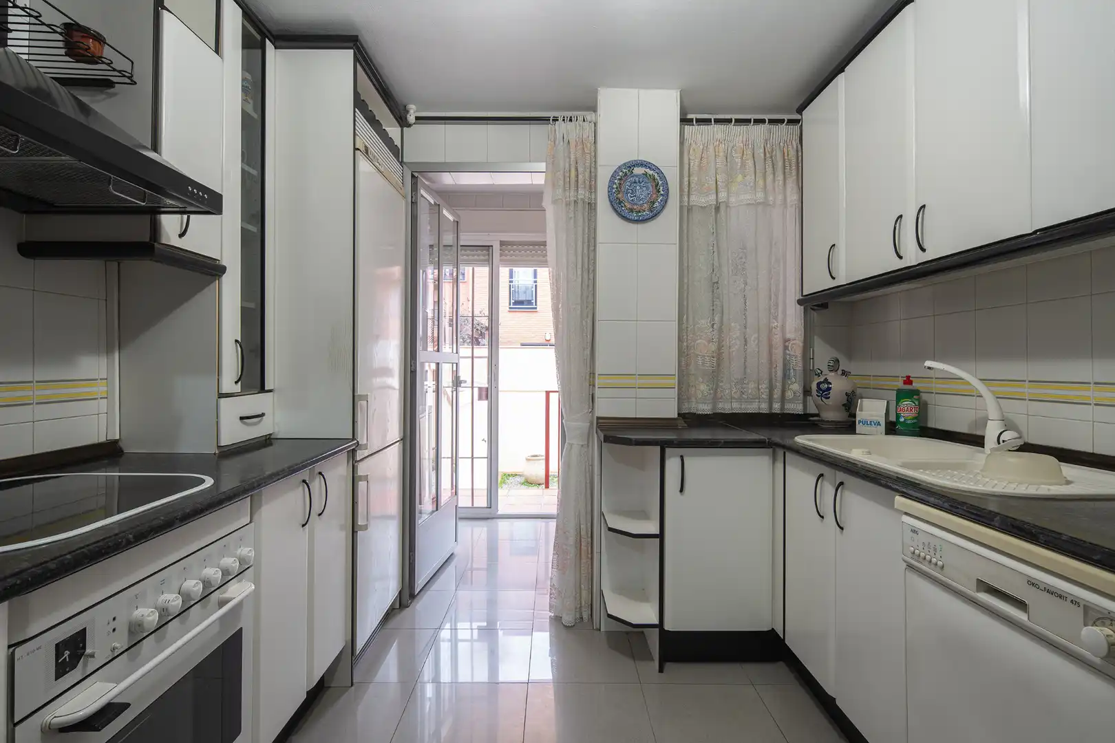 Casa adosada en venta en Angustias - Chana - Encina