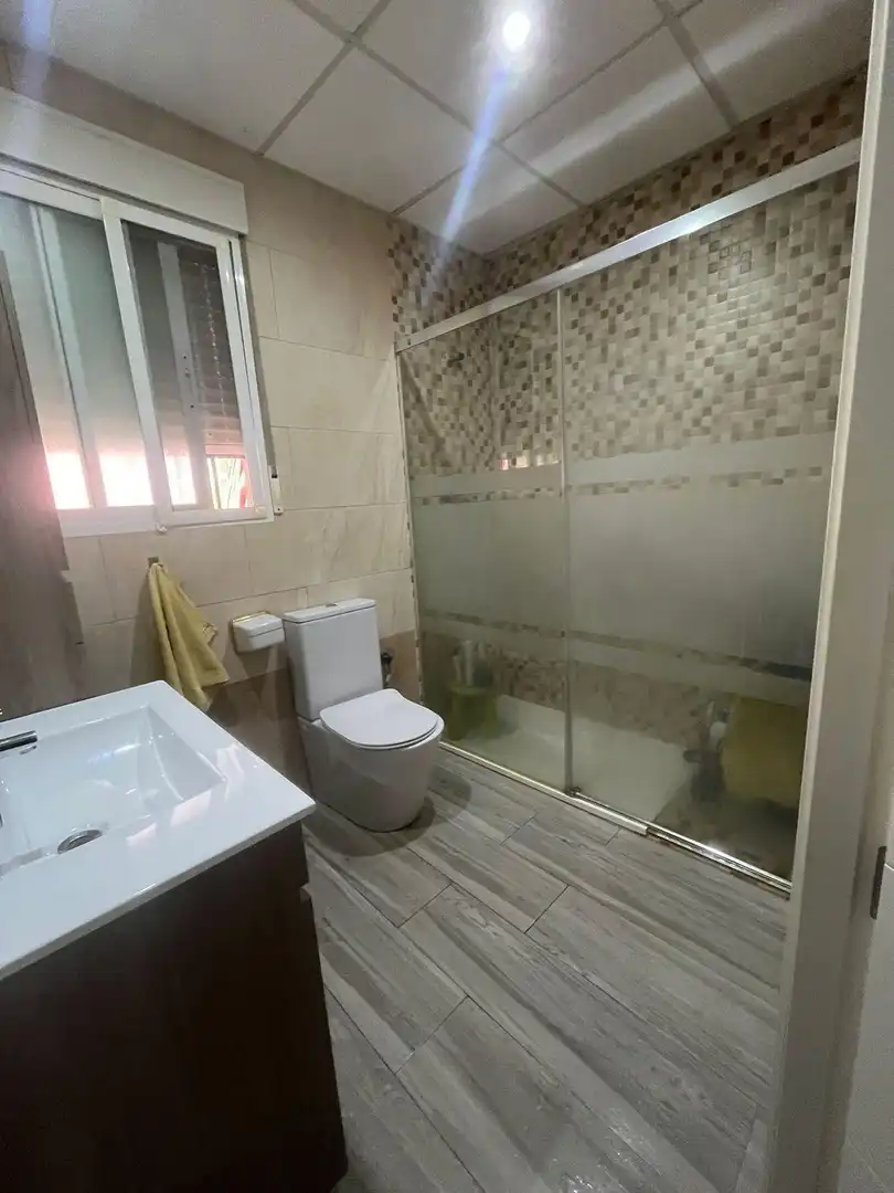 Bany de Casa o xalet en venda en Córdoba amb Aire condicionat, Calefacció i Jardí privat