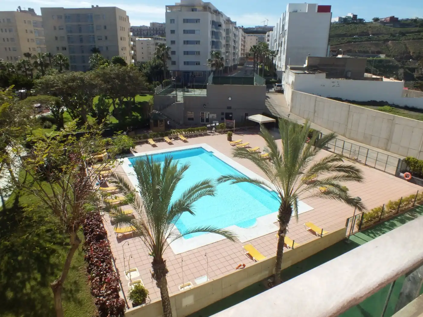Schwimmbecken von Wohnung zum Verkauf in Las Palmas de Gran Canaria mit Privatgarten, Terrasse und Möbliert