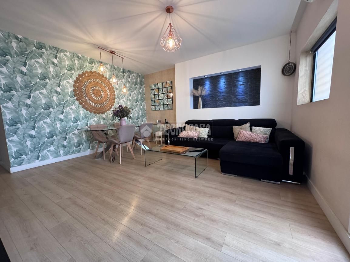 Living room of Flat for sale in  Sevilla Capital  with Heating