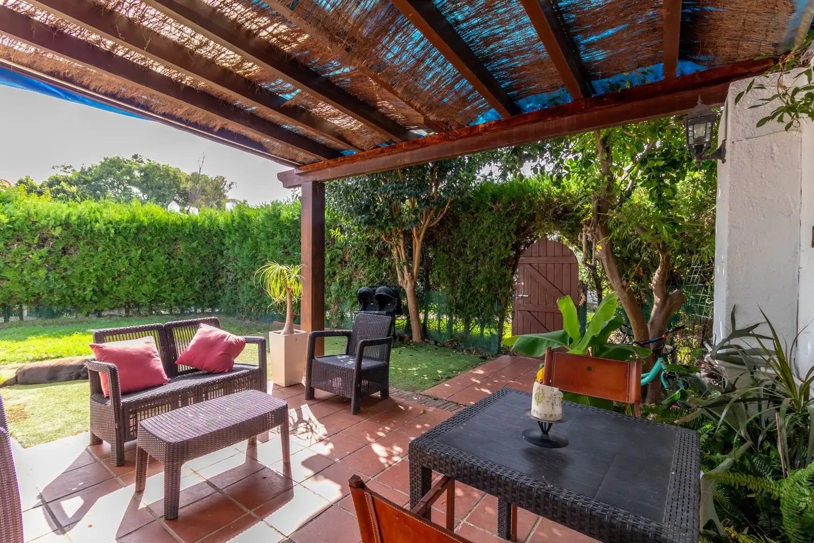 Terrasse von Country house zum Verkauf in Estepona mit Klimaanlage, Privatgarten und Möbliert