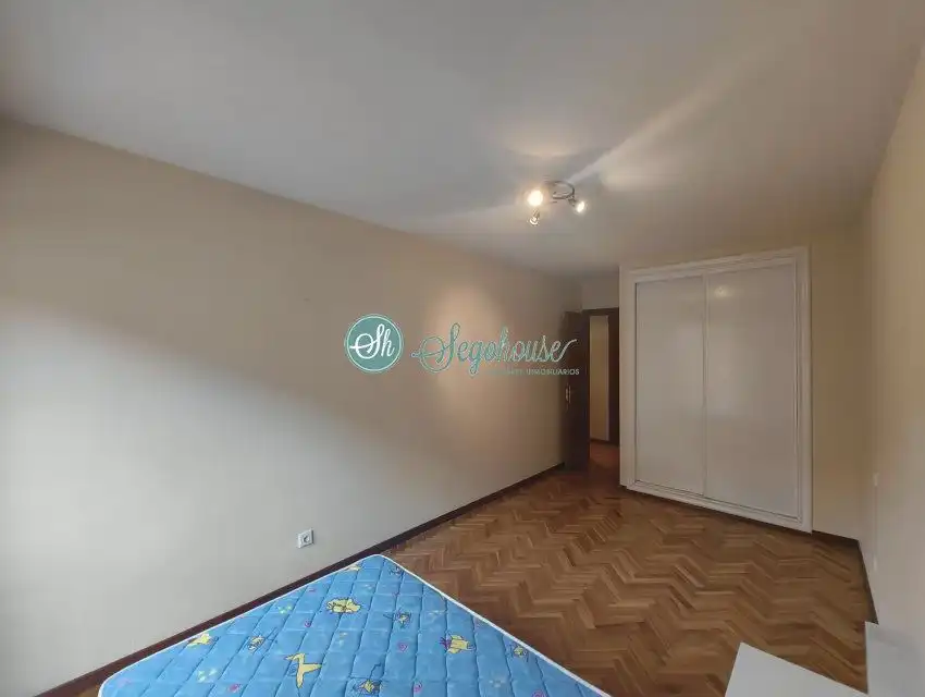 Bedroom of Flat for rent in Segovia  with Heating, Parquet flooring and Terrace