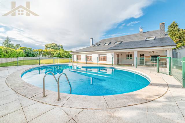 Casa-chalet en Venta en Zona Monte El Pilar