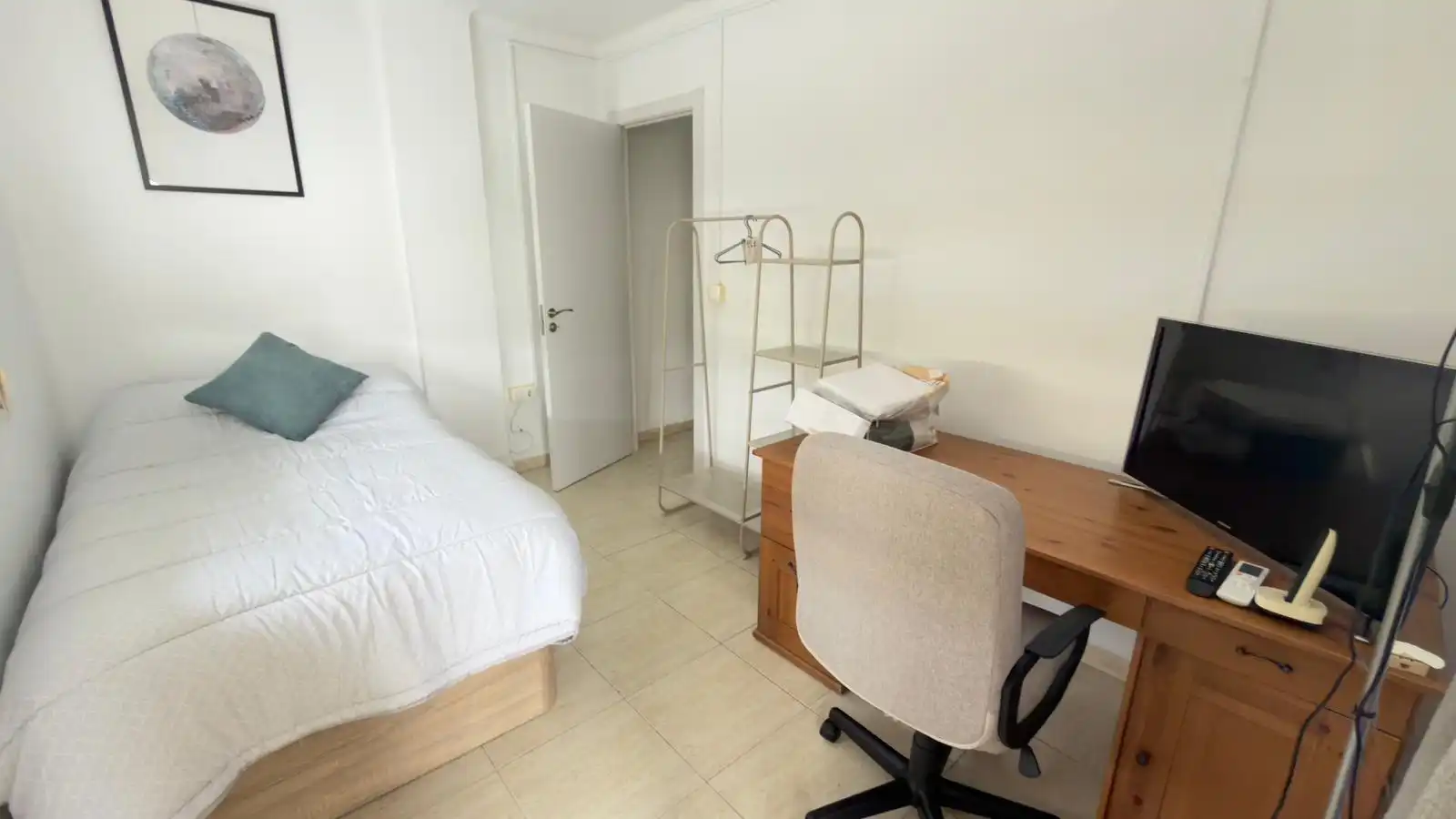 Room in Avenida MIRAFLORES ANGELES, Parque Victoria Eugenia
