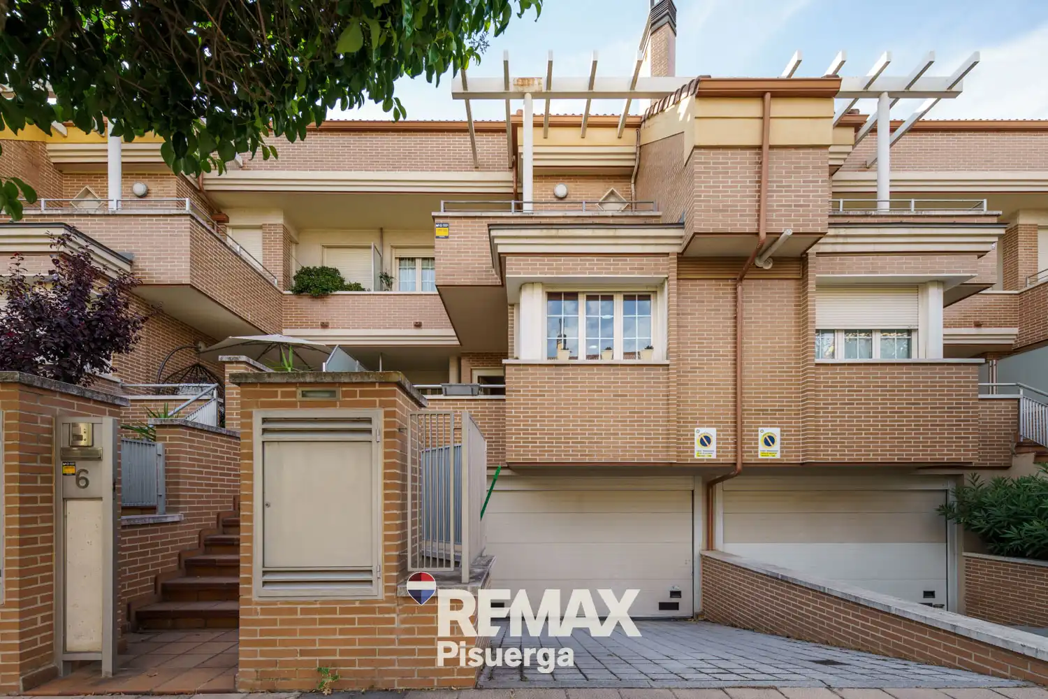 Vista exterior de Casa o xalet en venda en Valladolid amb Aire condicionat, Calefacció i Jardí privat
