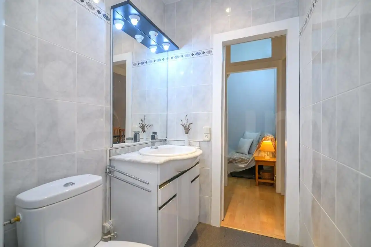 Badezimmer von Wohnung zum Verkauf in Barcelona mit Heizung, Parkett und Terrasse