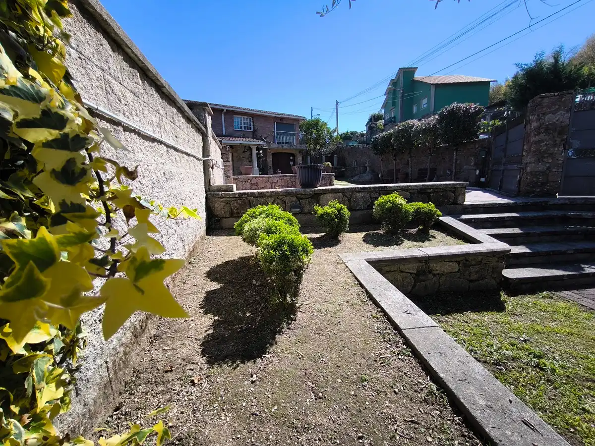 Vista exterior de Casa o chalet en venta en Vilagarcía de Arousa con Calefacción, Jardín privado y Parquet