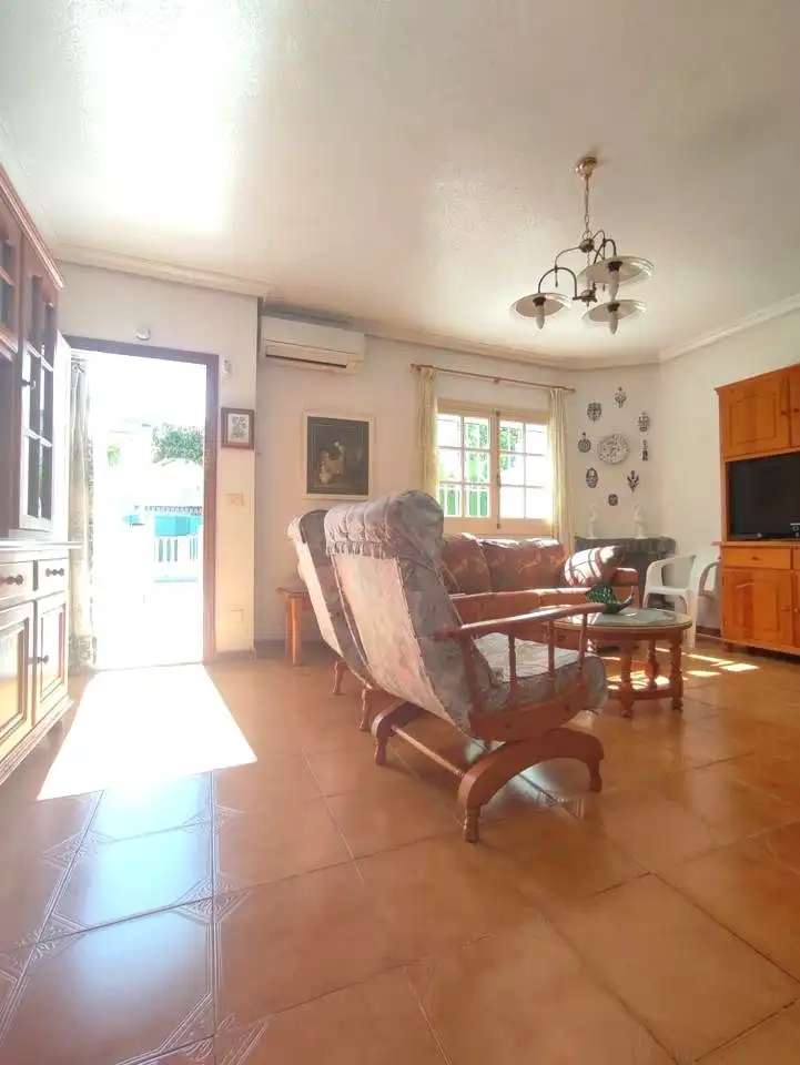 Sala d'estar de Casa o xalet en venda en San Pedro del Pinatar amb Aire condicionat, Jardí privat i Terrassa
