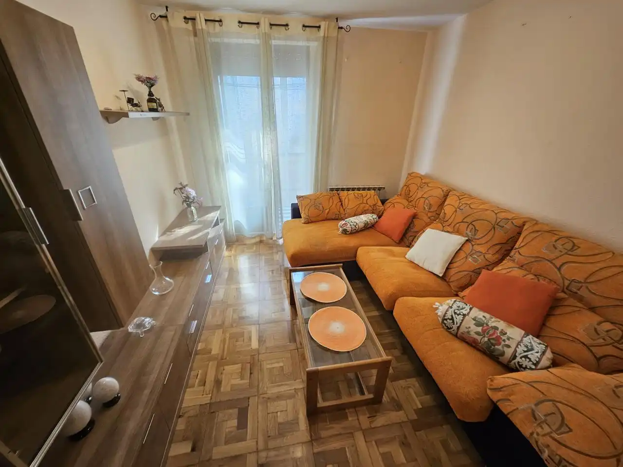 Sala de estar de Piso en venta en Burlada / Burlata con Calefacción, Parquet y Balcón