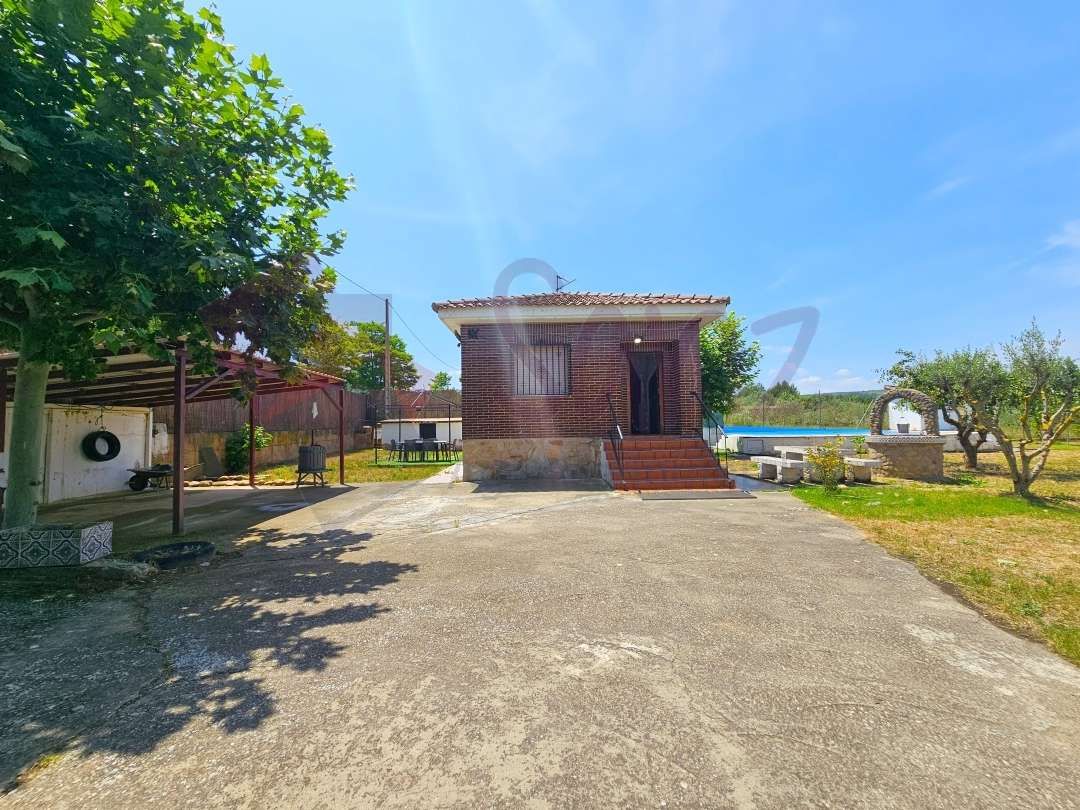 Vista exterior de Casa o xalet en venda en Agoncillo amb Calefacció, Jardí privat i Terrassa