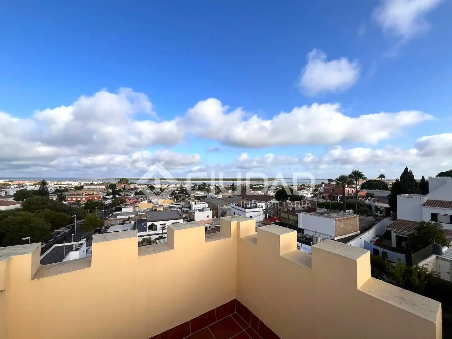 Vista exterior de Casa adosada en venta en Sanlúcar de Barrameda con Aire acondicionado, Jardín privado y Terraza