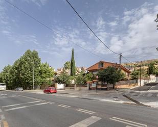 Vista exterior de Casa o xalet en venda en  Granada Capital amb Jardí privat, Terrassa i Piscina