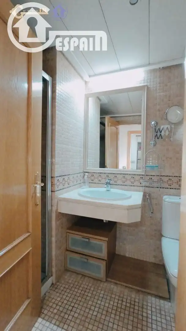 Baño de Piso en venta en Madrid con Aire acondicionado, Calefacción y Jardín privado