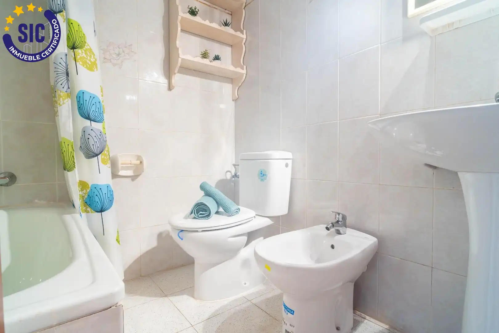 Bany de Apartament en venda en Oropesa del Mar / Orpesa amb Terrassa, Moblat i Piscina comunitària