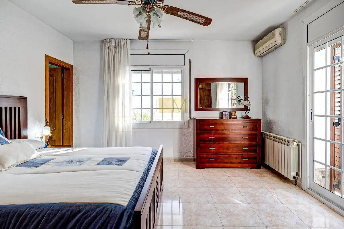 Bedroom of Houses for sale in Sant Pere de Ribes  with Air Conditioner, Heating and Private garden