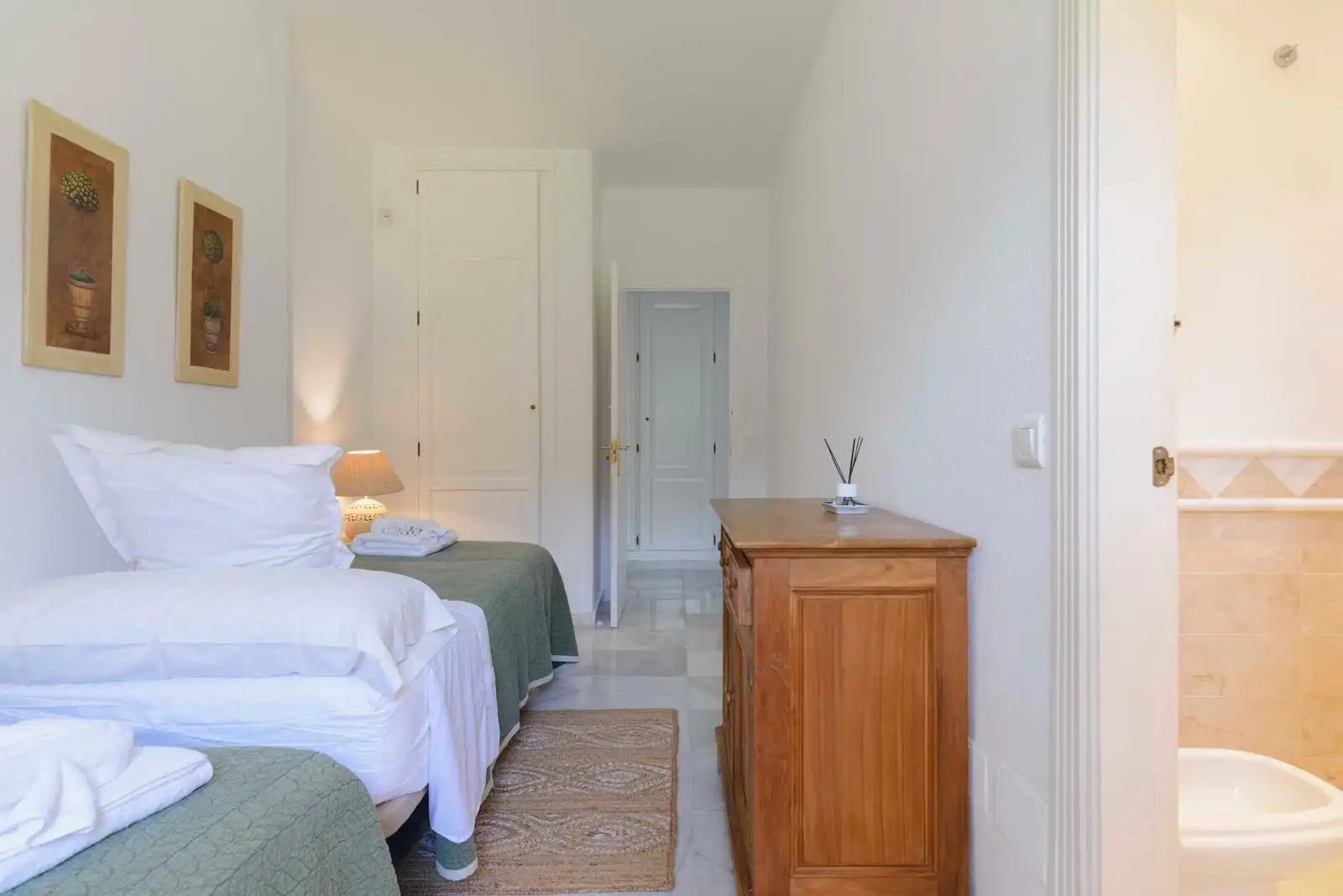Dormitori de Casa o xalet de lloguer en Marbella amb Jardí privat, Terrassa i Piscina