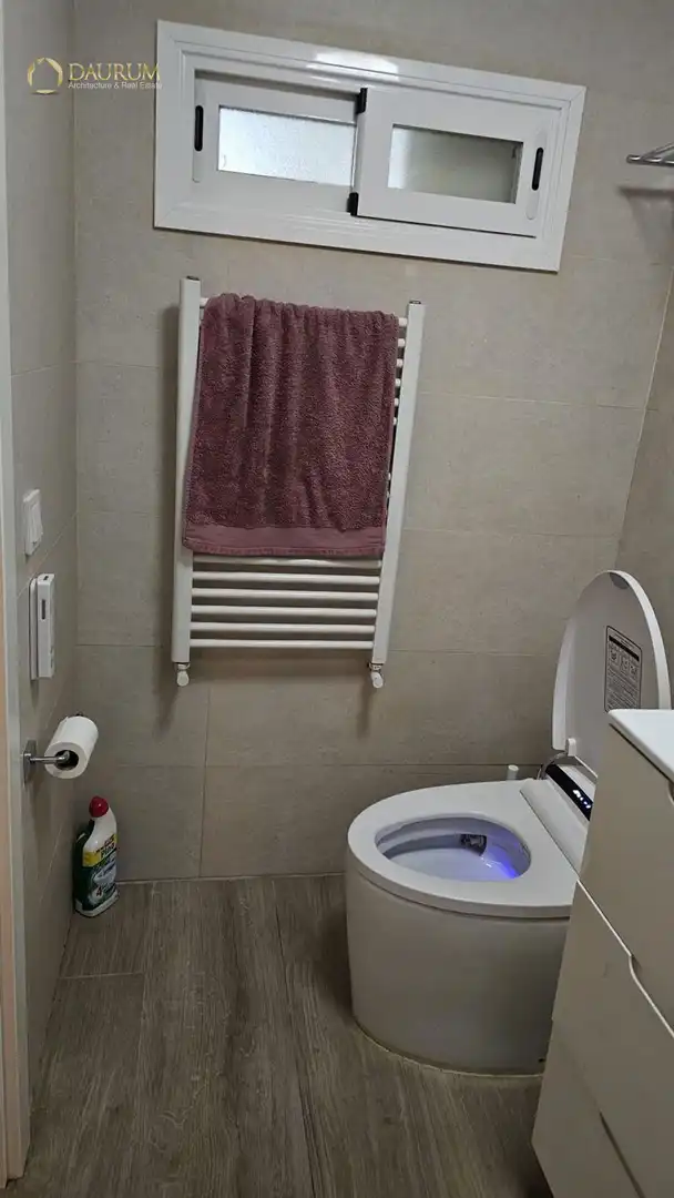 Bathroom of Flat for sale in Madrid  with Air Conditioner, Heating and Terrace