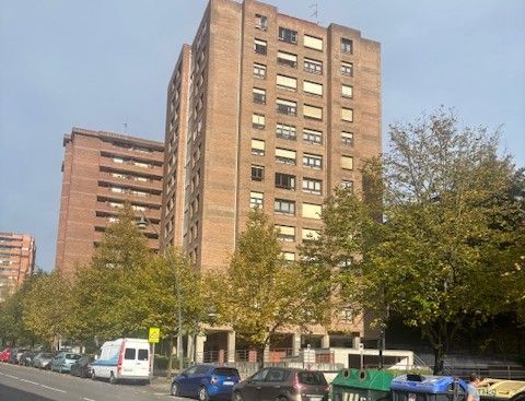 Vista exterior de Pis en venda en Bilbao 